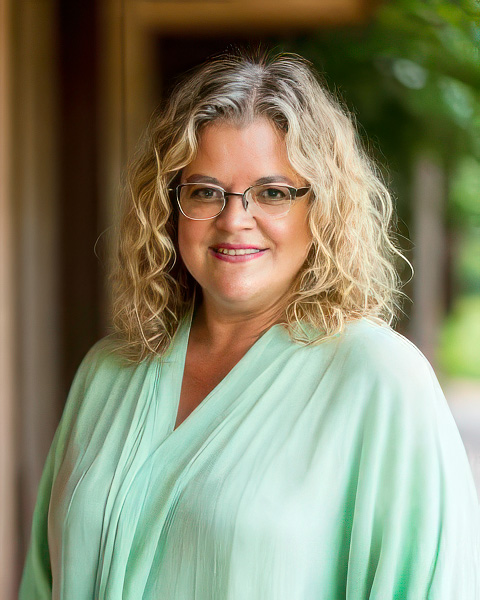 Picture of Tanya Logan, your guide to the Bible study methods used at Bible Study Planet to help understand the profound meanings of Scripture.